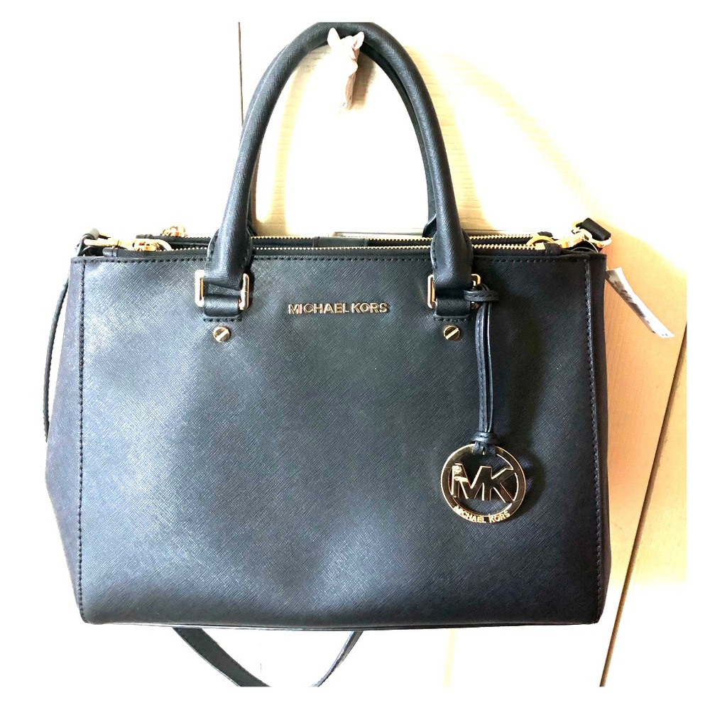 Michael Kors purse with removable straps
